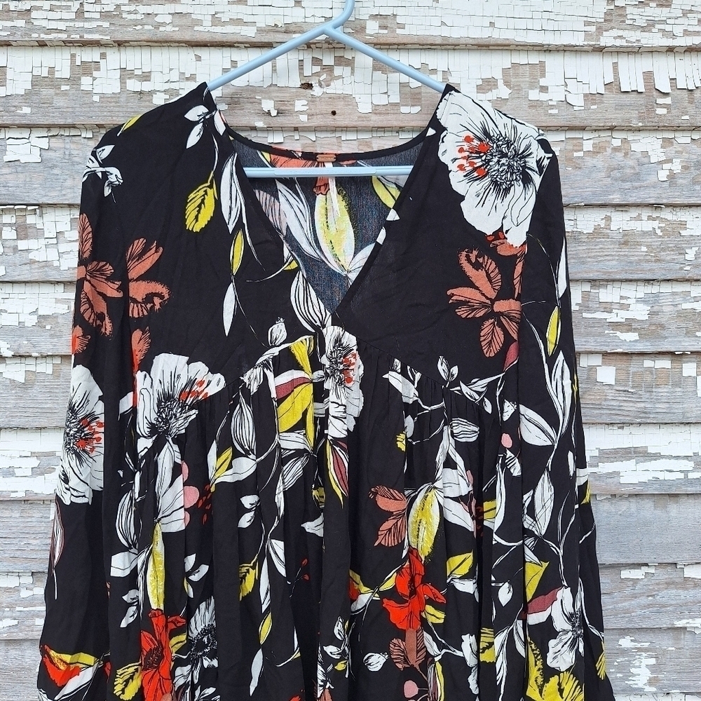 🌟 Free People Bella Black Floral Tunic Blouse Size XS - Picture 3 of 8